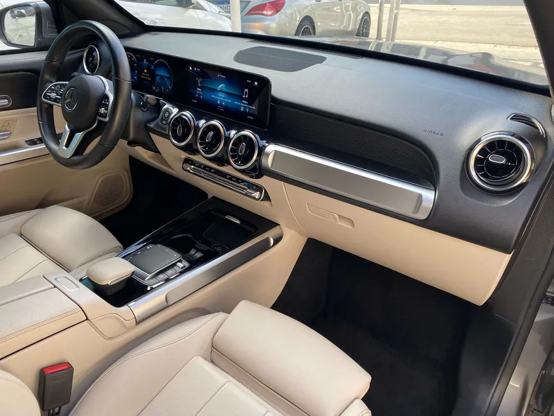 Mercedes Benz GLB 200 Cinza