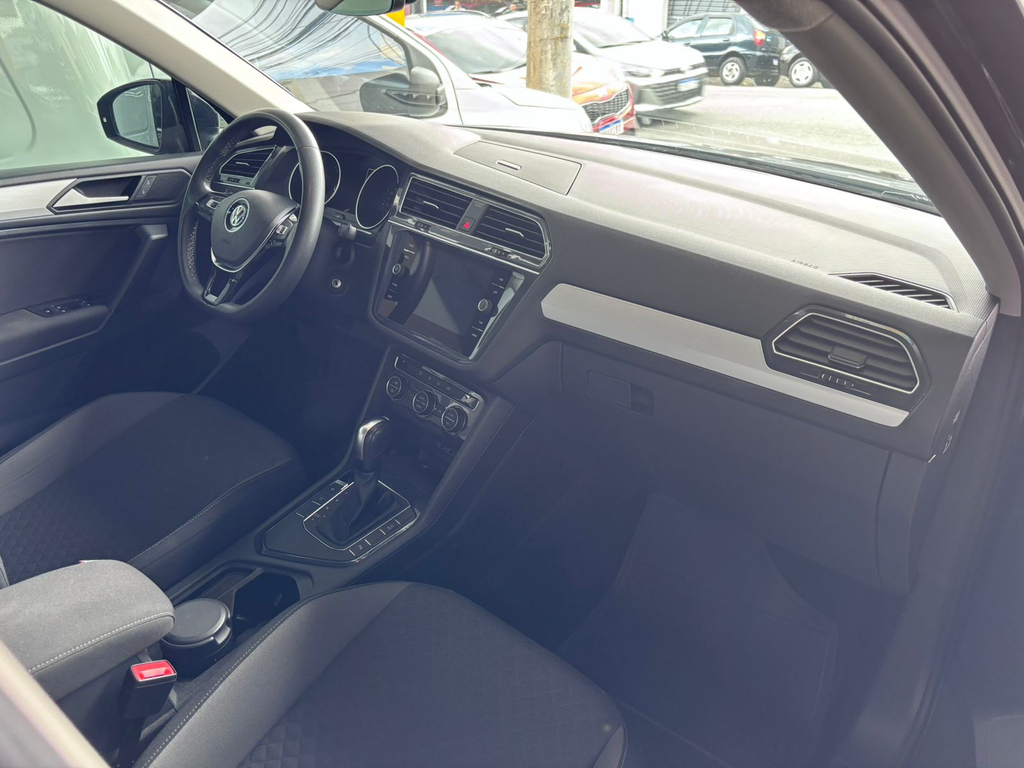Volkswagen Tiguan Preto