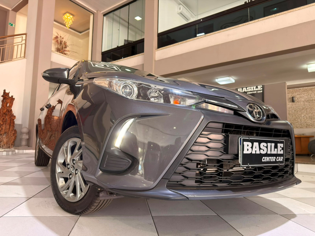 Toyota Yaris Sedan Cinza