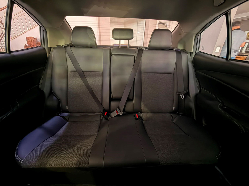 Toyota Yaris Sedan Cinza
