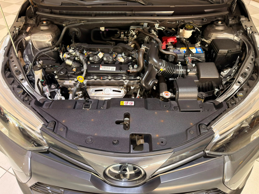 Toyota Yaris Sedan Cinza