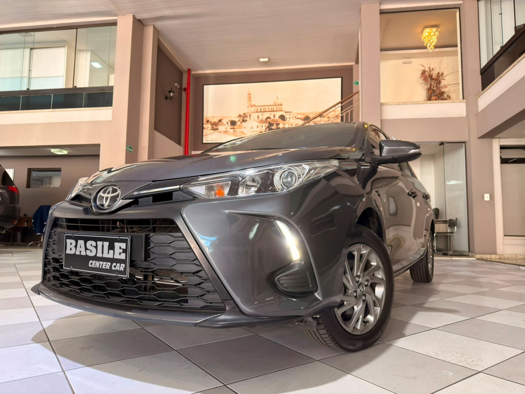 Toyota Yaris Sedan Cinza