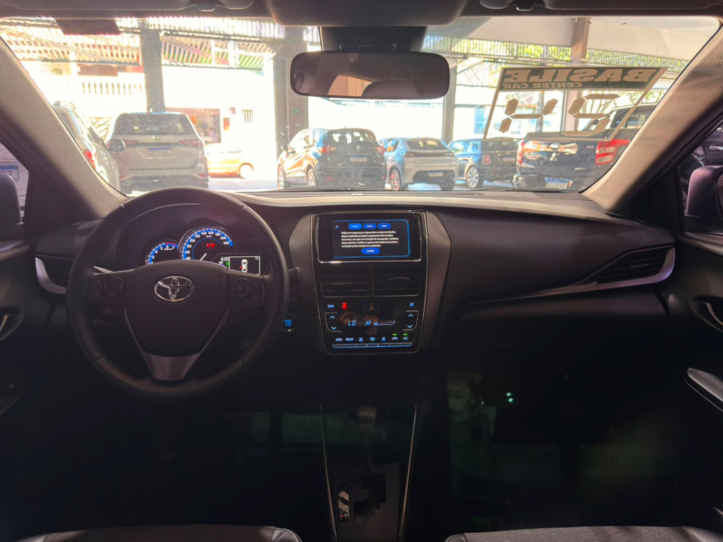 Toyota Yaris Sedan Cinza