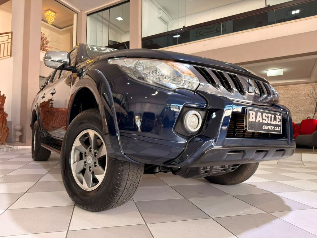 Mitsubishi L200 Triton Azul