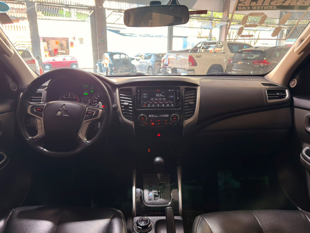Mitsubishi L200 Triton Azul
