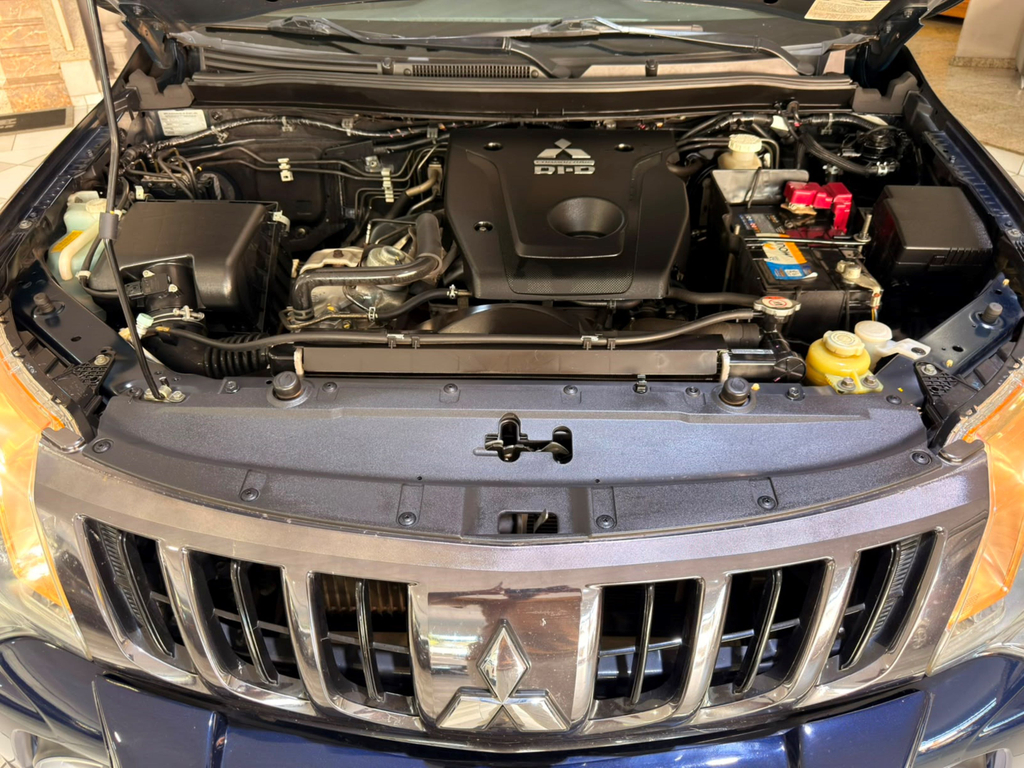 Mitsubishi L200 Triton Azul