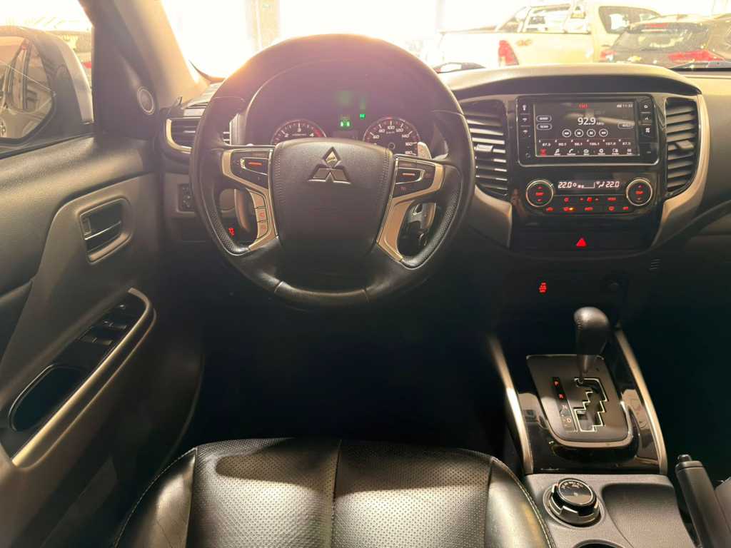 Mitsubishi L200 Triton Azul