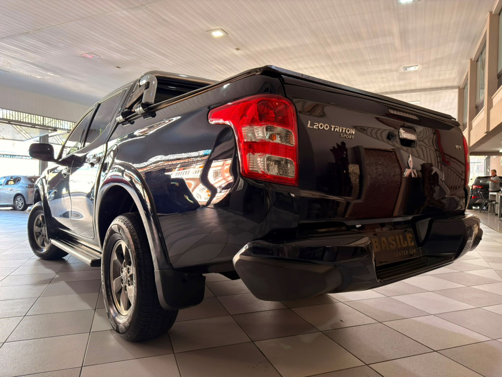 Mitsubishi L200 Triton Azul