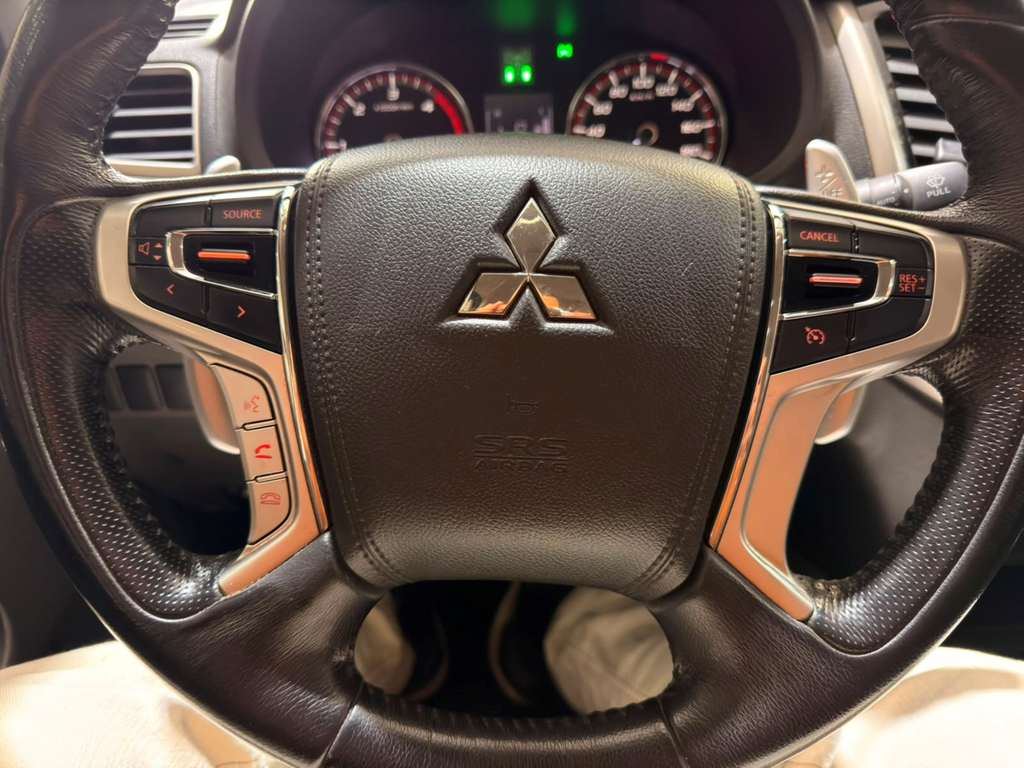 Mitsubishi L200 Triton Azul