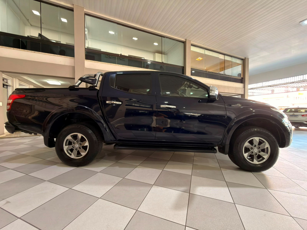 Mitsubishi L200 Triton Azul