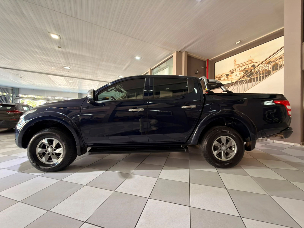 Mitsubishi L200 Triton Azul