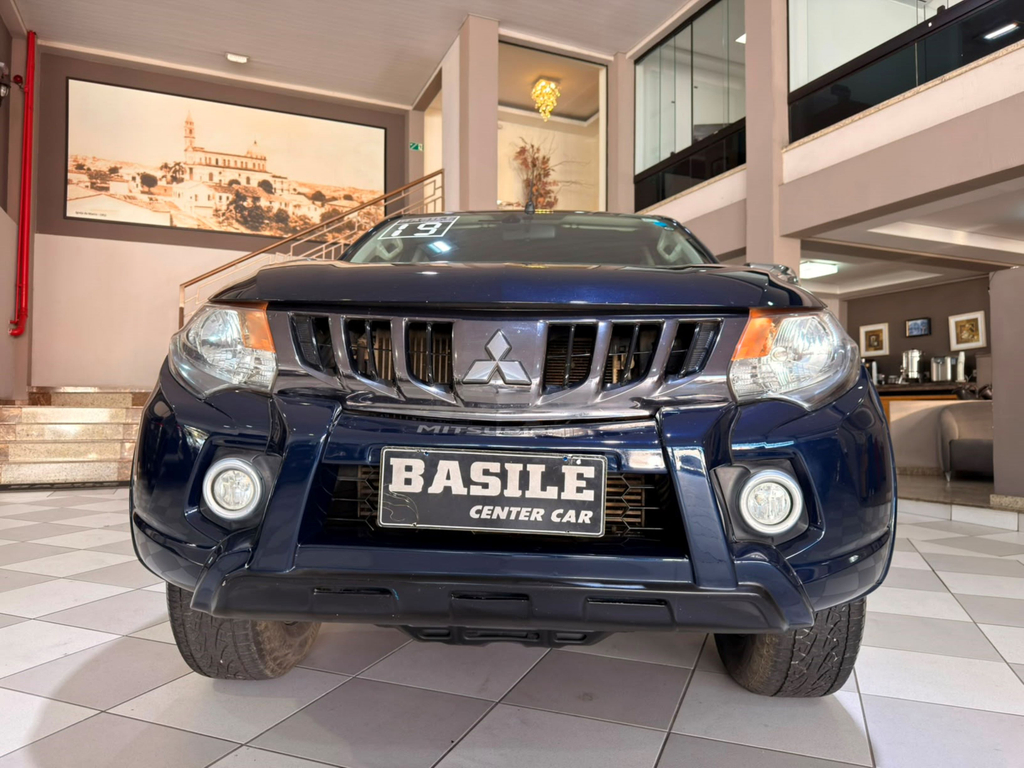 Mitsubishi L200 Triton Azul