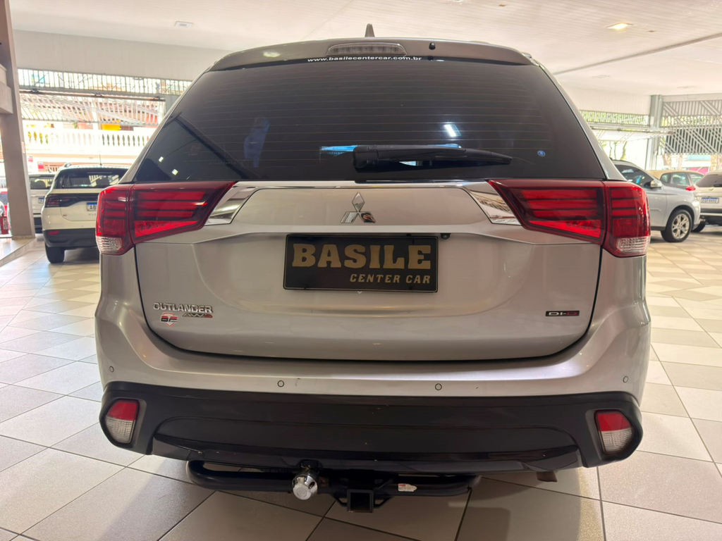 Mitsubishi Outlander Prata