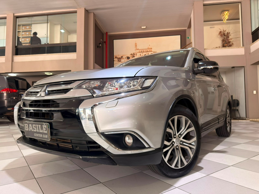 Mitsubishi Outlander Prata