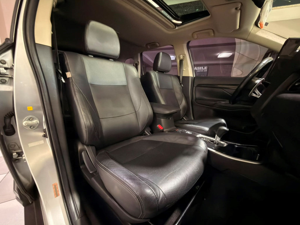 Mitsubishi Outlander Prata