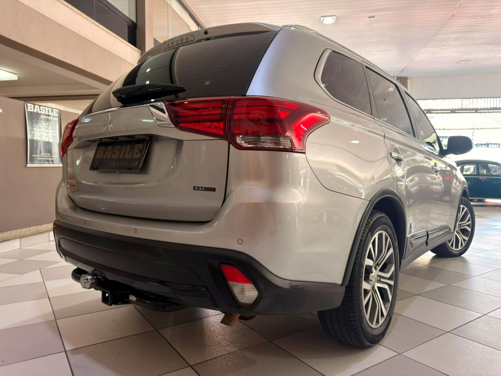 Mitsubishi Outlander Prata