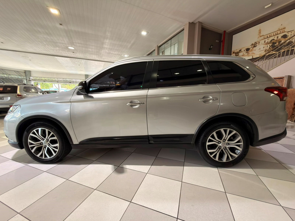 Mitsubishi Outlander Prata
