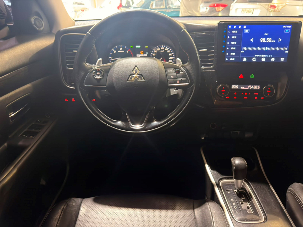 Mitsubishi Outlander Prata