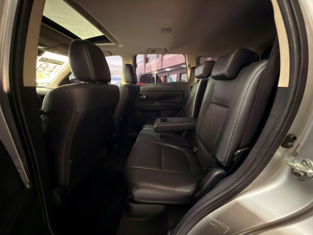 Mitsubishi Outlander Prata