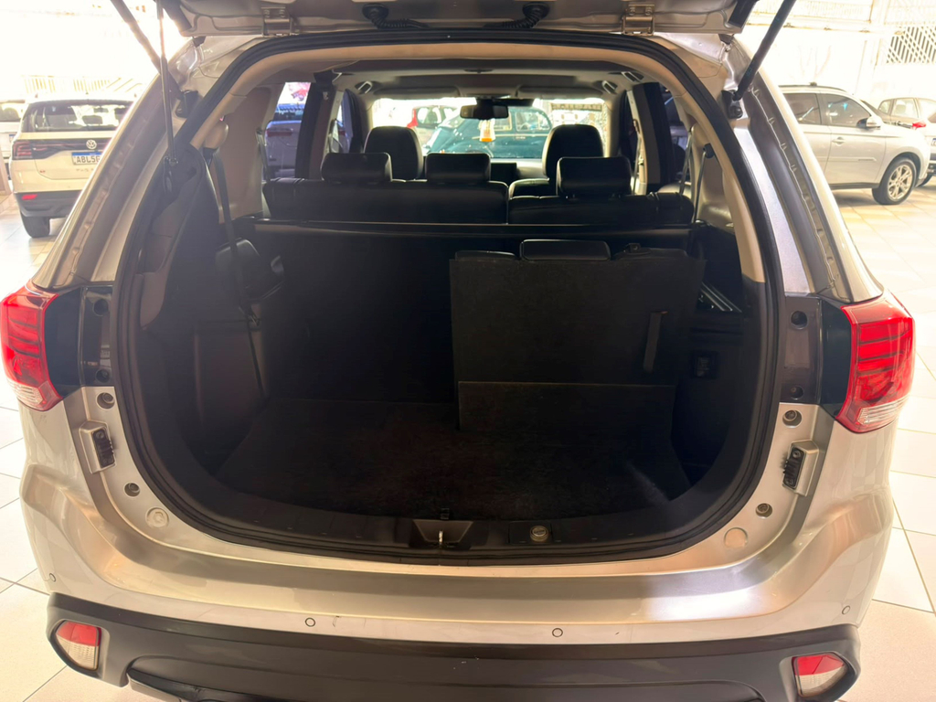 Mitsubishi Outlander Prata