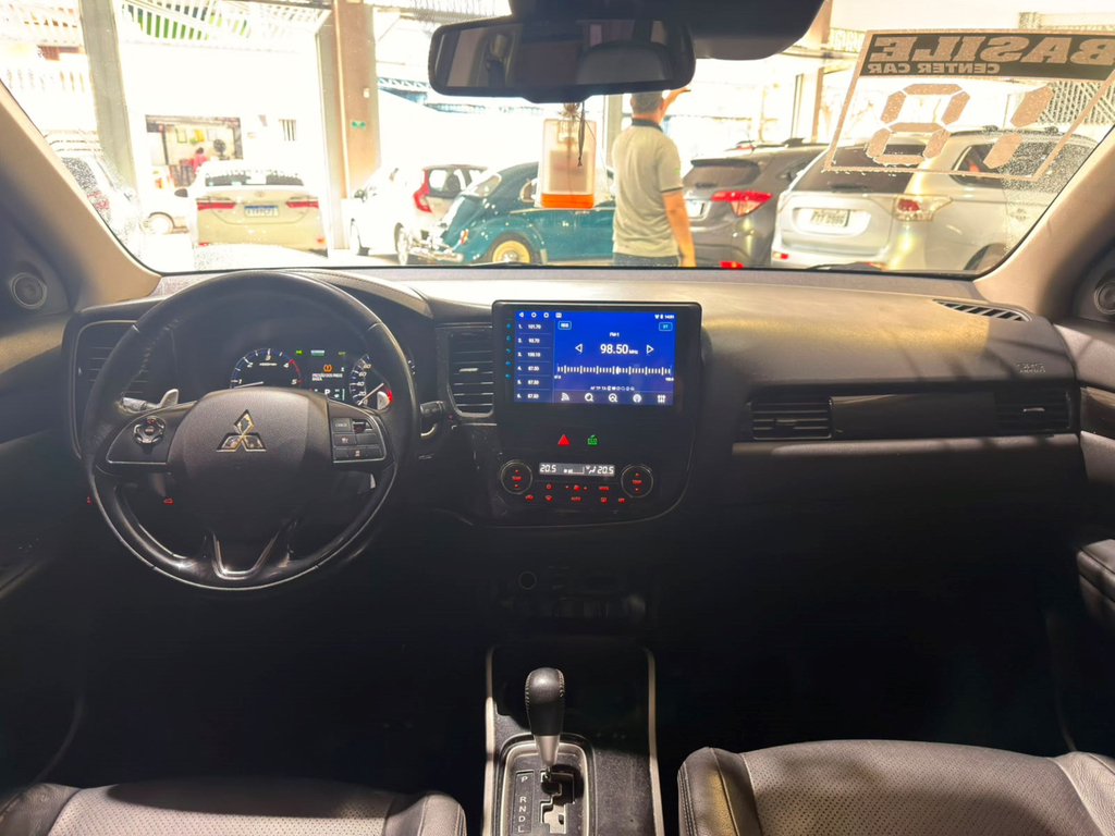 Mitsubishi Outlander Prata