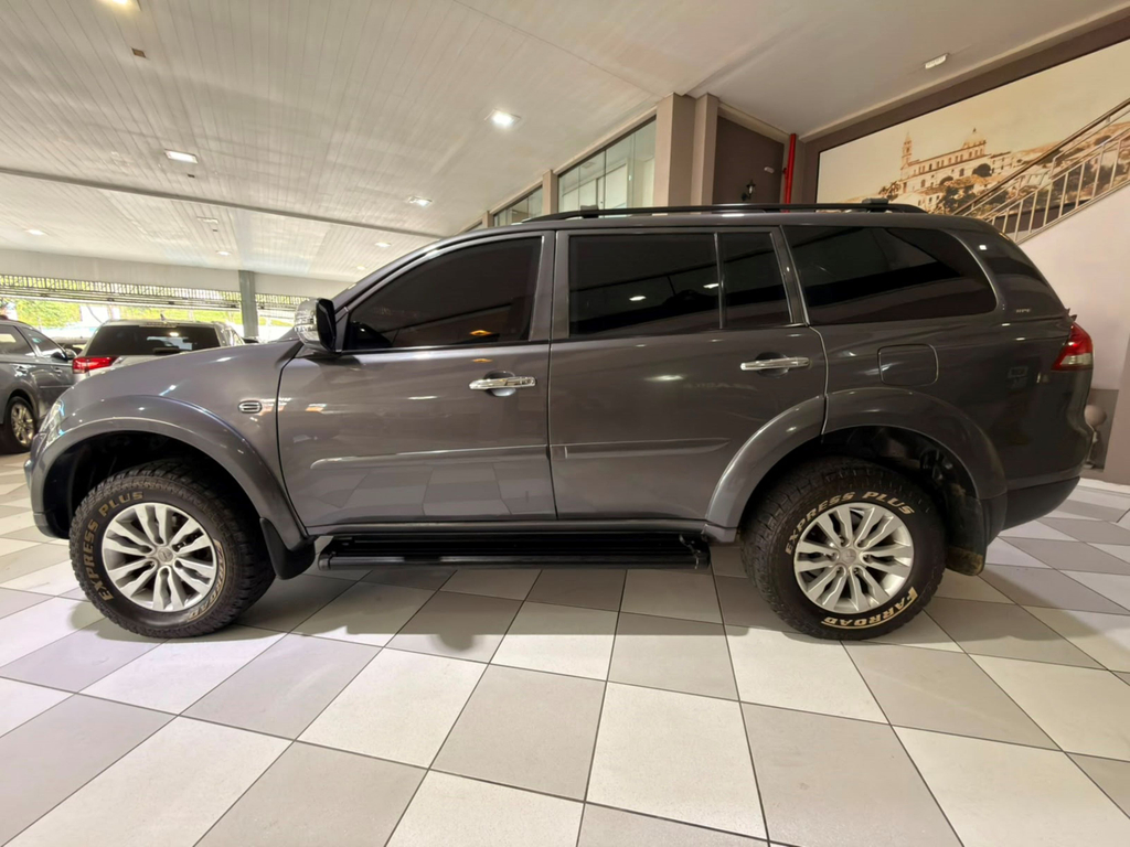 Mitsubishi Pajero Dakar Cinza