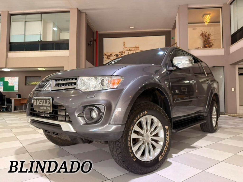 Mitsubishi Pajero Dakar Cinza