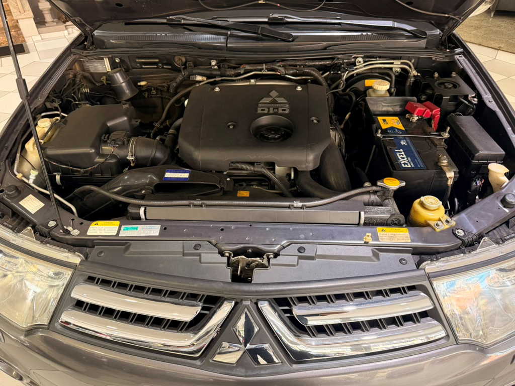 Mitsubishi Pajero Dakar Cinza