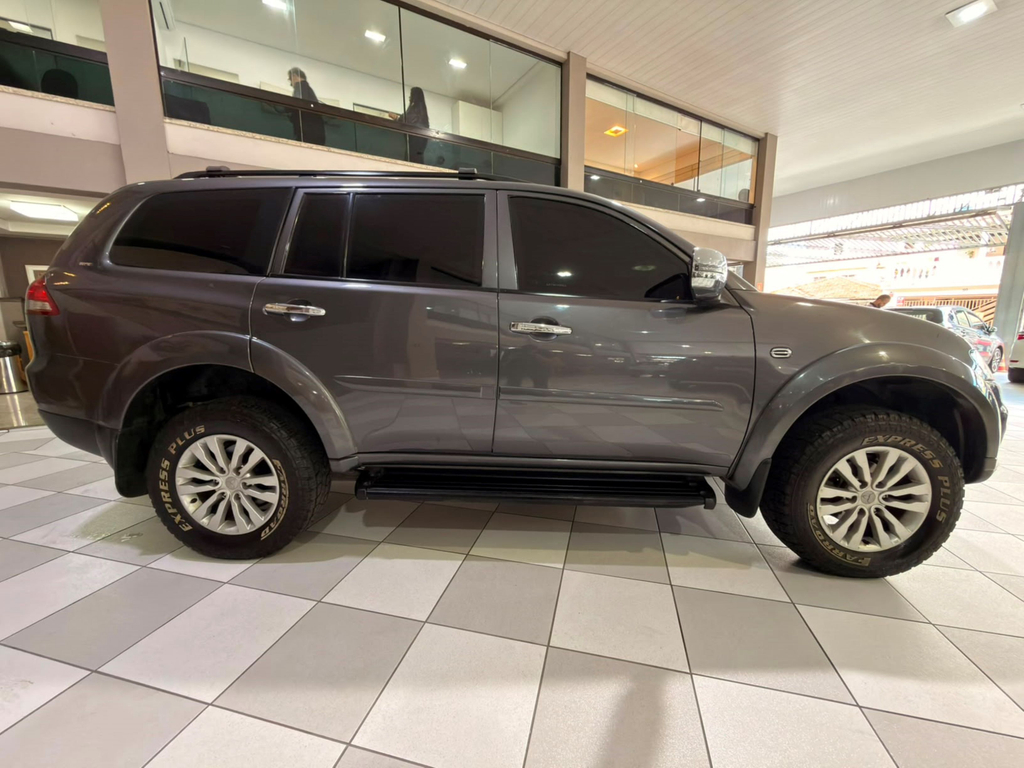 Mitsubishi Pajero Dakar Cinza