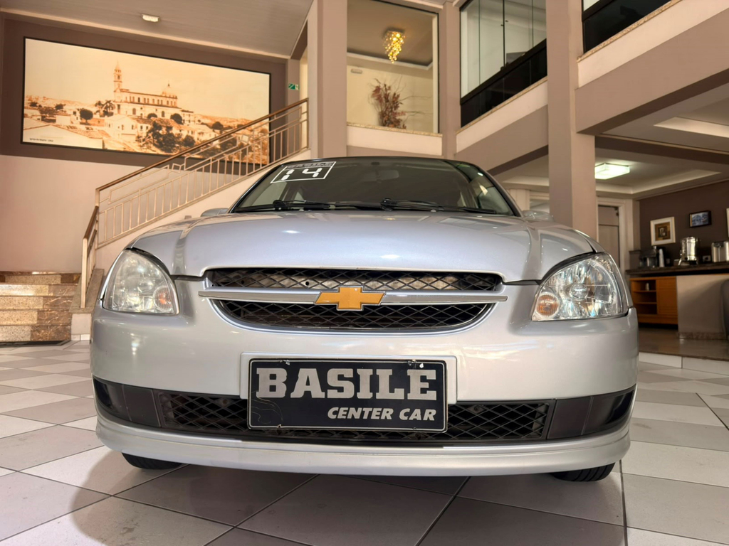 Chevrolet Classic Prata