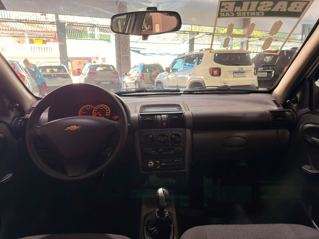 Chevrolet Classic Prata
