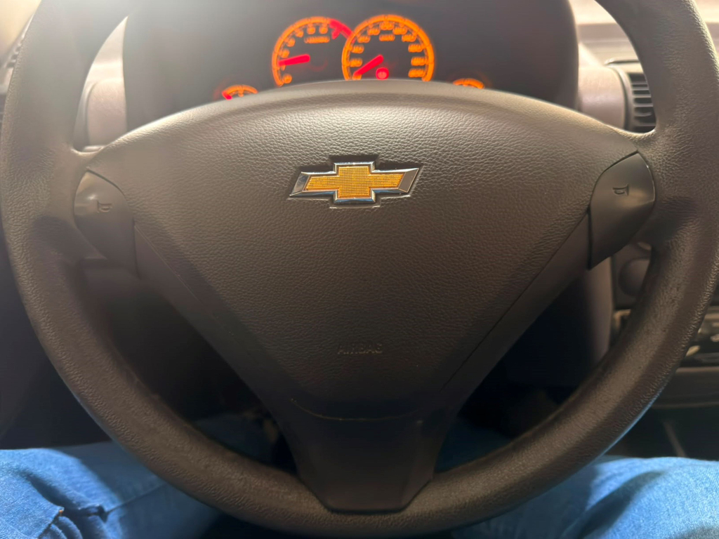 Chevrolet Classic Prata