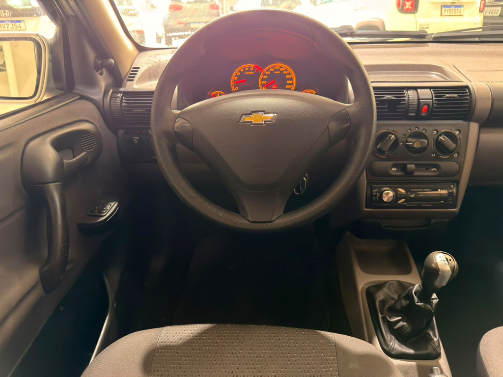 Chevrolet Classic Prata