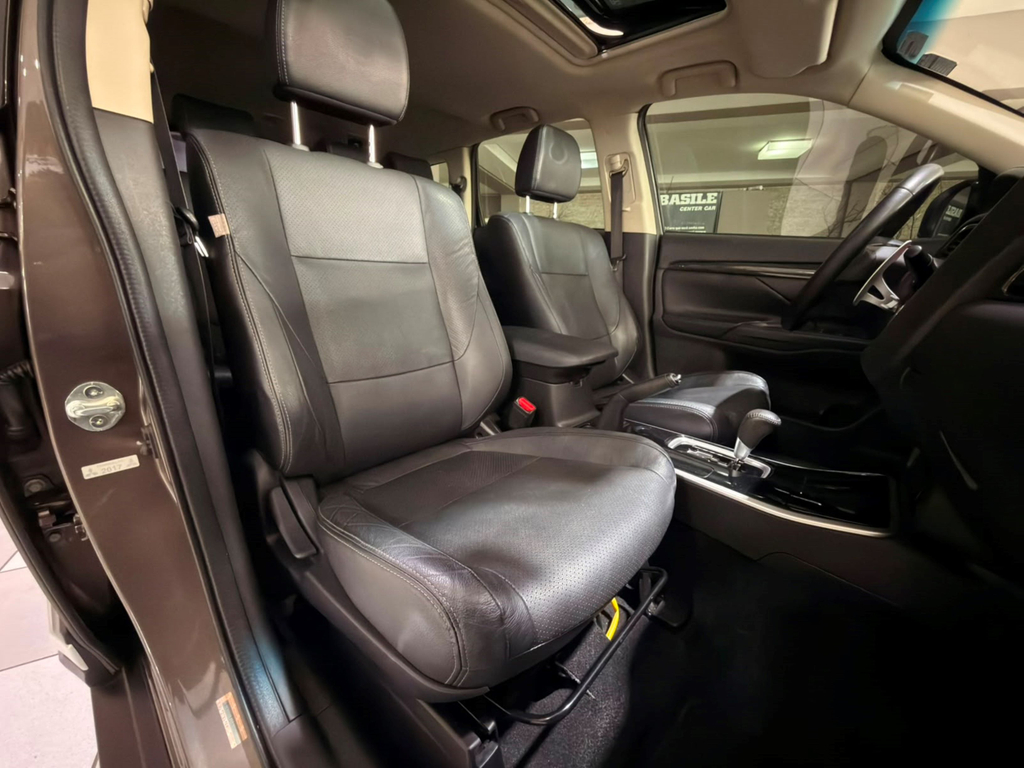Mitsubishi Outlander Marrom