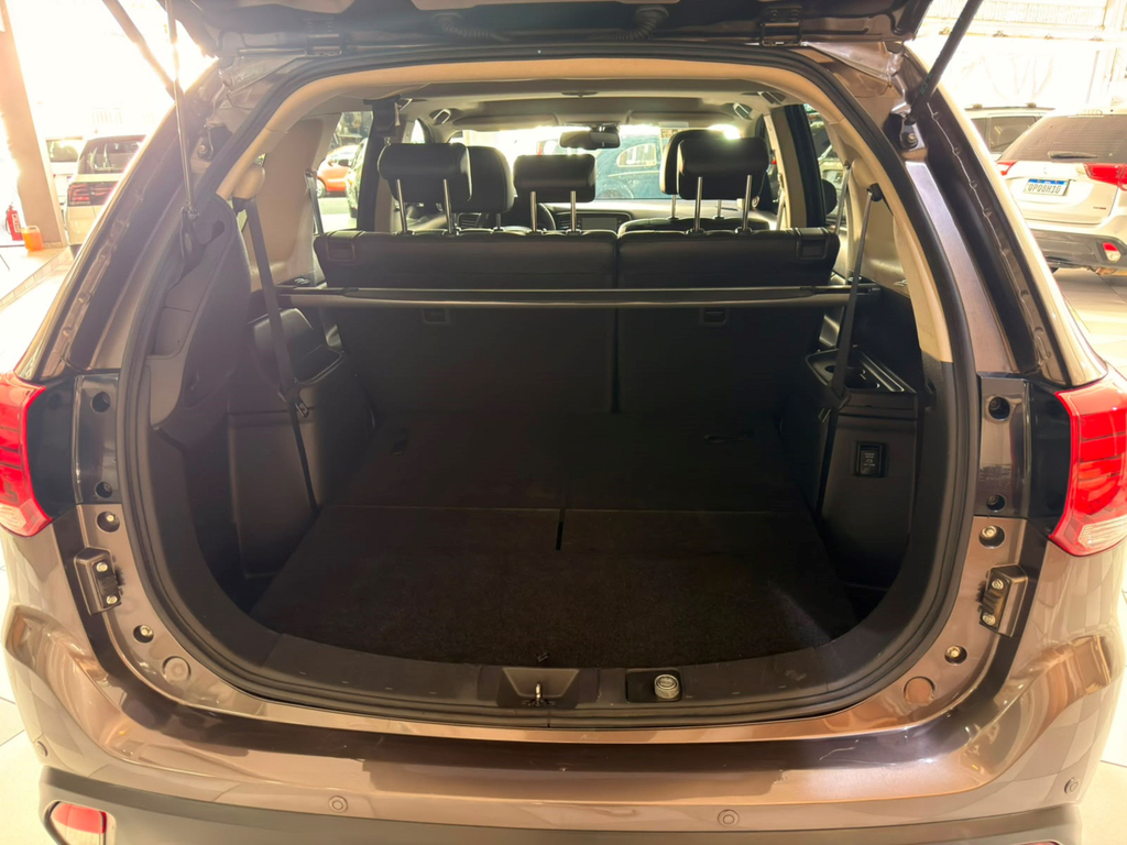 Mitsubishi Outlander Marrom