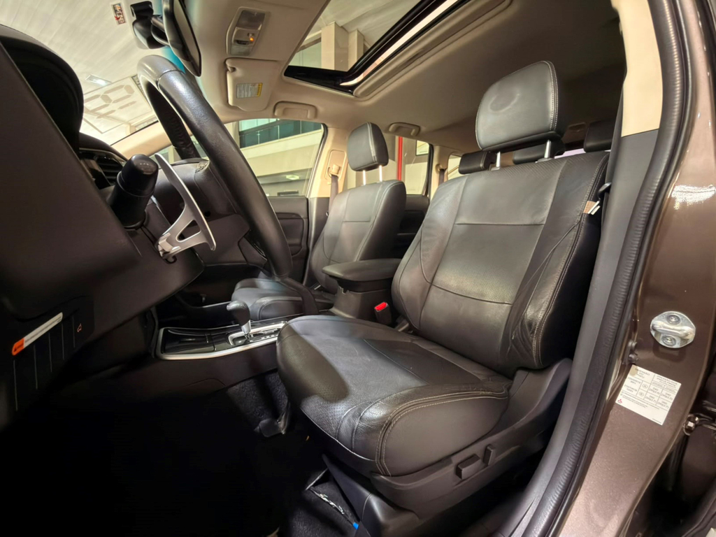 Mitsubishi Outlander Marrom