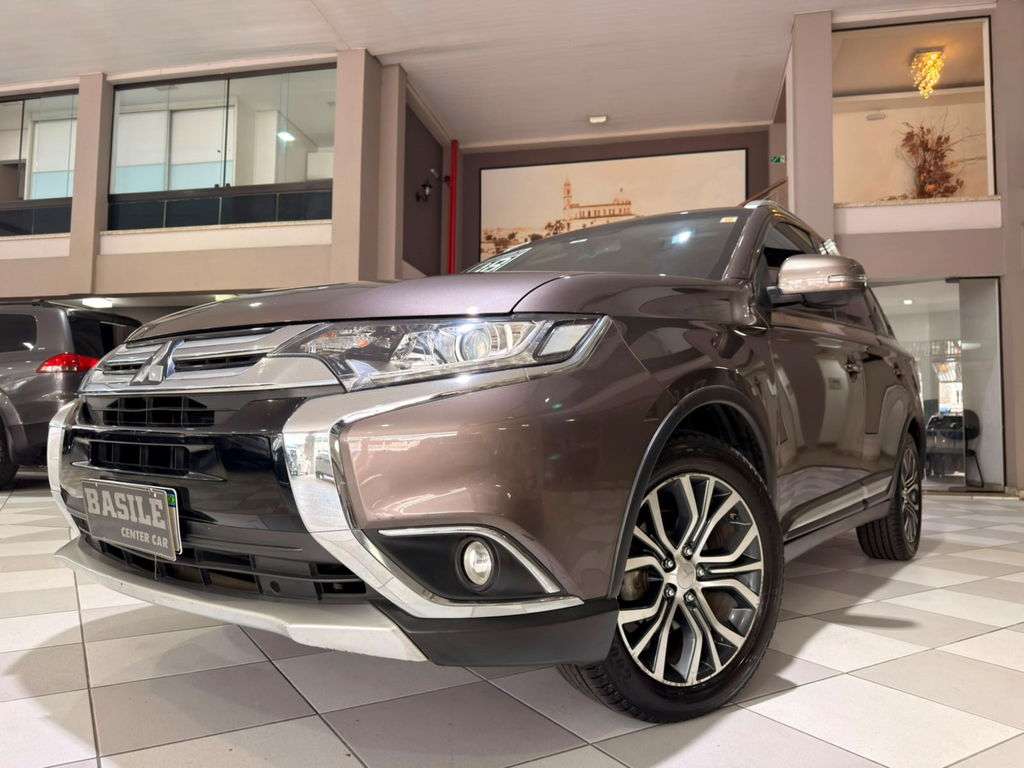 Mitsubishi Outlander Marrom