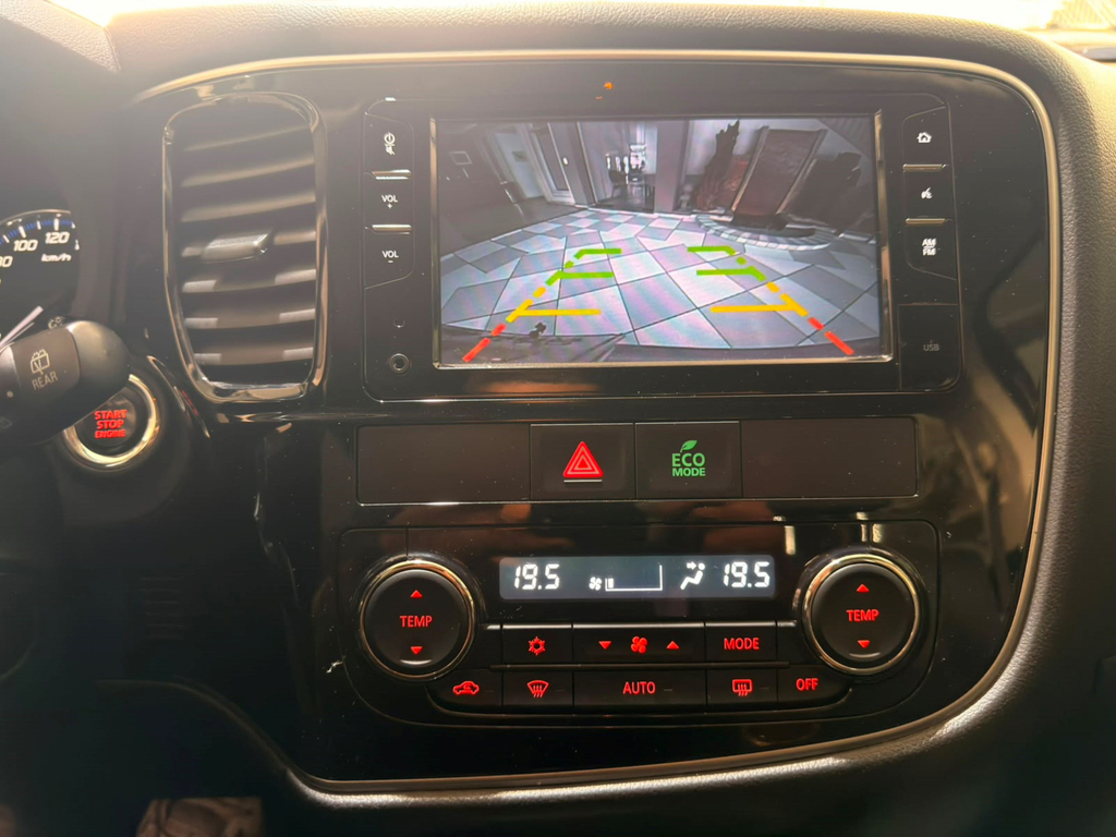 Mitsubishi Outlander Marrom