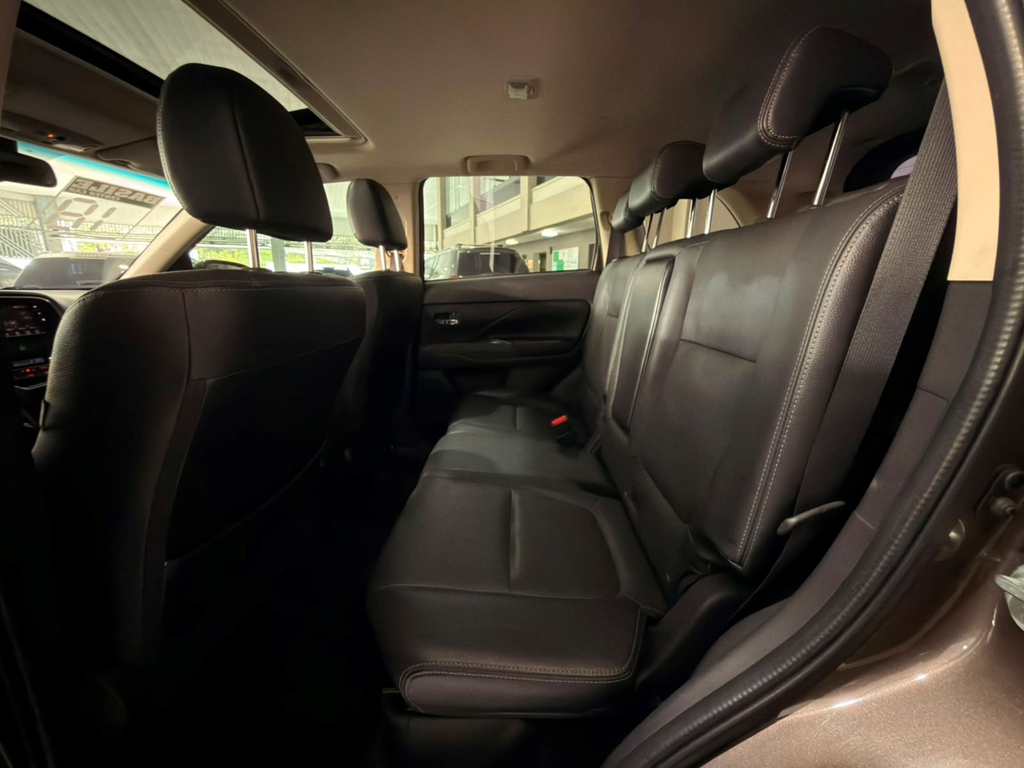 Mitsubishi Outlander Marrom