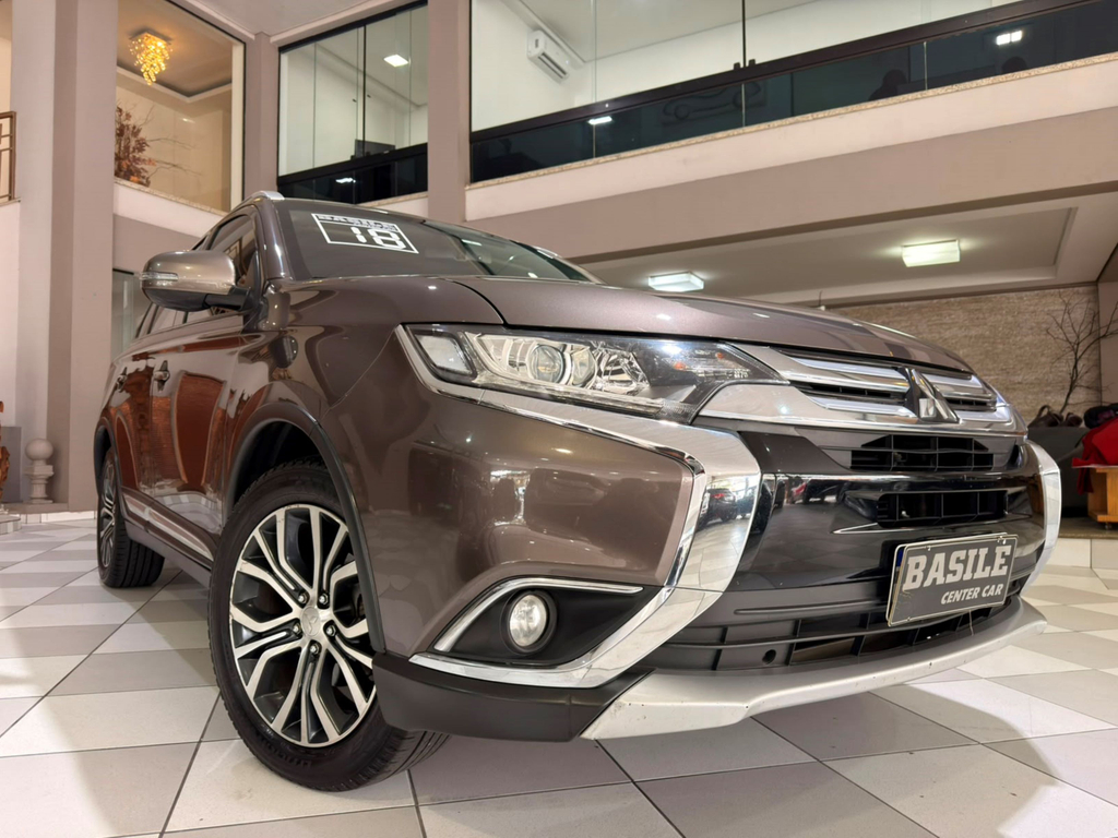 Mitsubishi Outlander Marrom