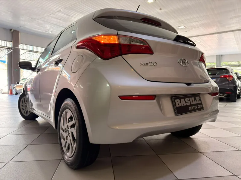 Hyundai HB20 Prata
