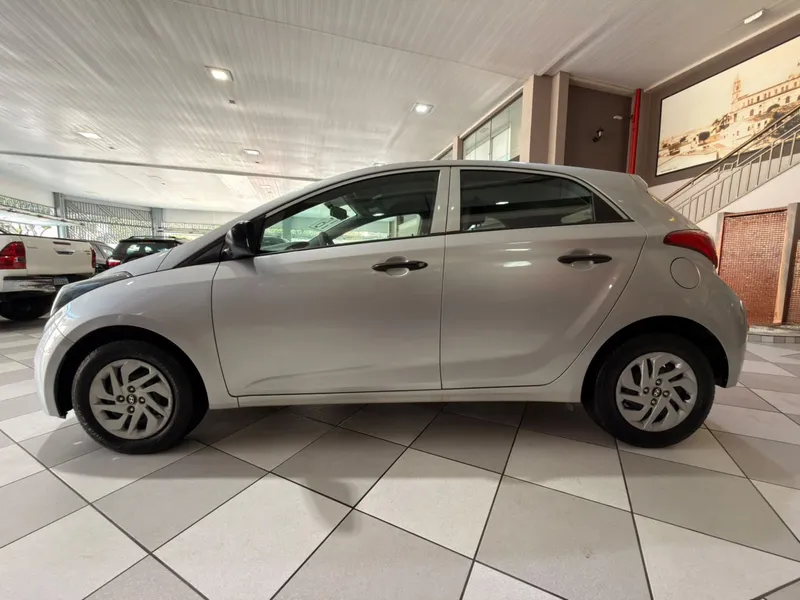Hyundai HB20 Prata