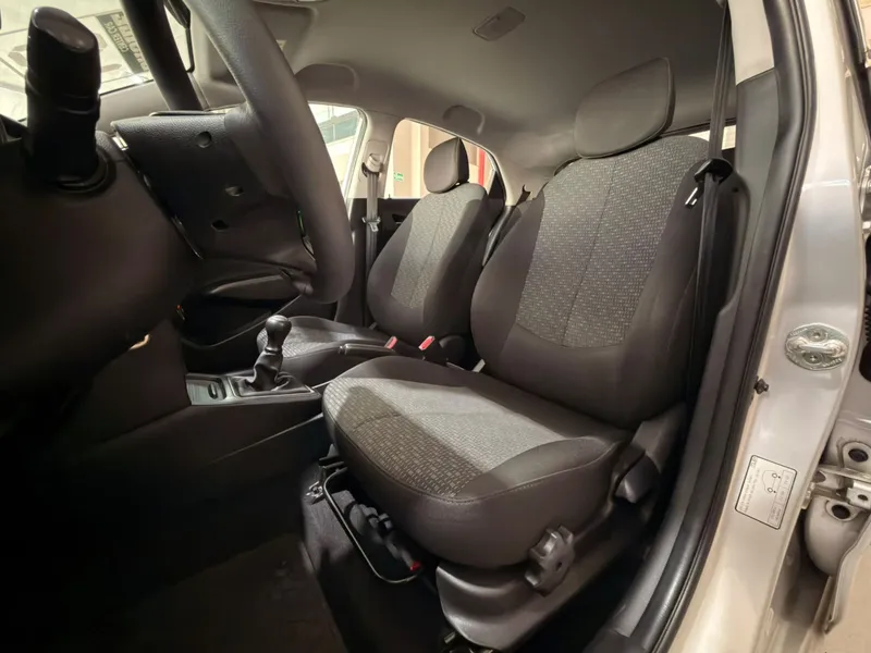 Hyundai HB20 Prata