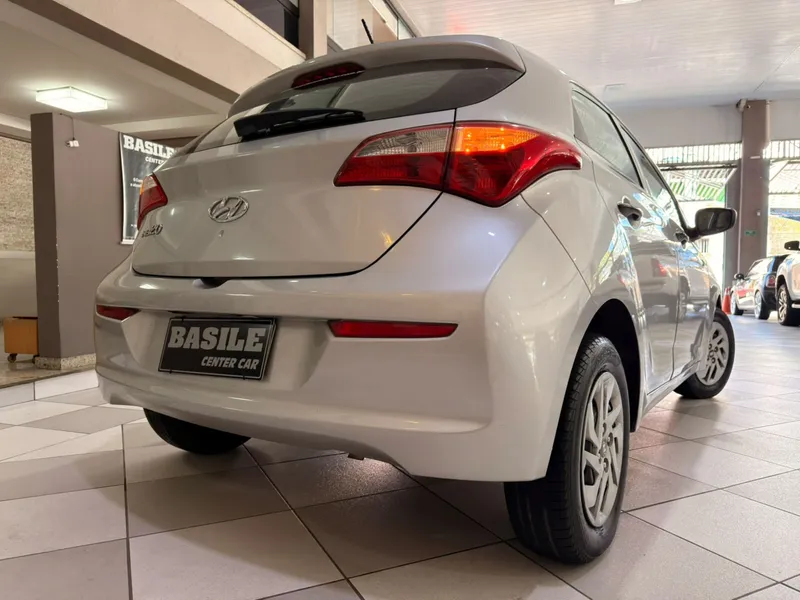 Hyundai HB20 Prata