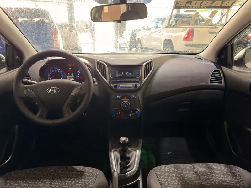 Hyundai HB20 Prata