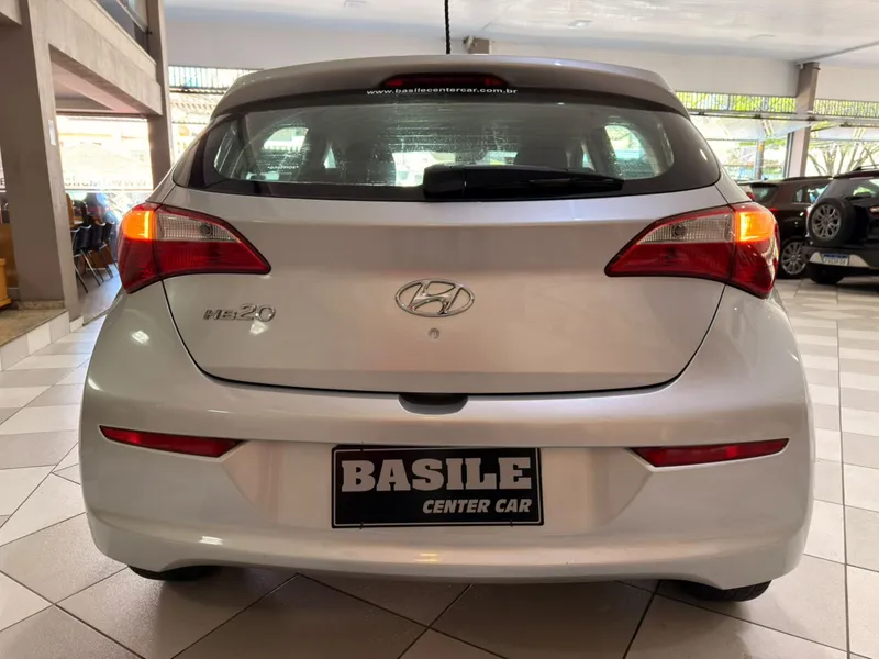 Hyundai HB20 Prata