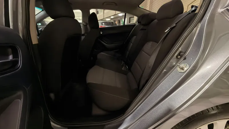Kia Cerato Cinza