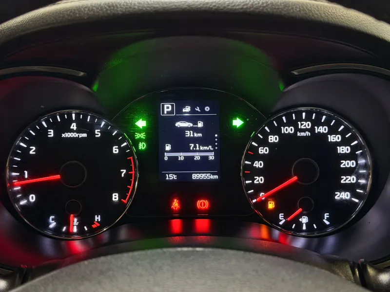 Kia Cerato Cinza