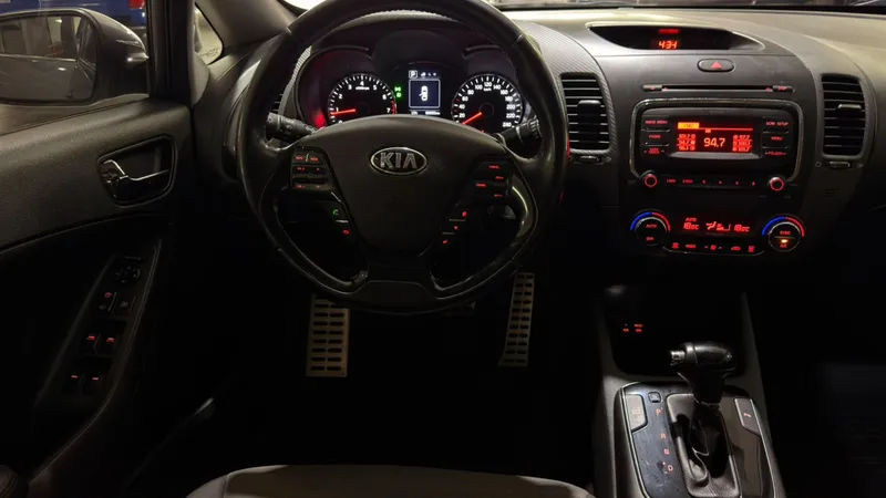 Kia Cerato Cinza