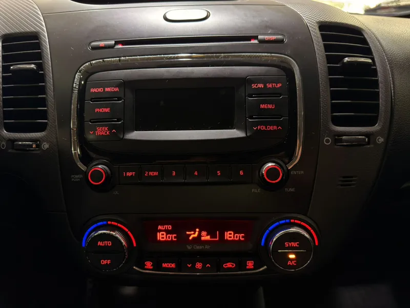 Kia Cerato Cinza